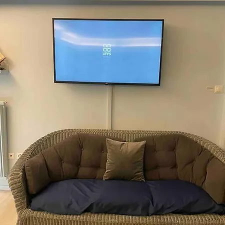 Apartment Stylish Steambath, 200mbps Near The Beaches